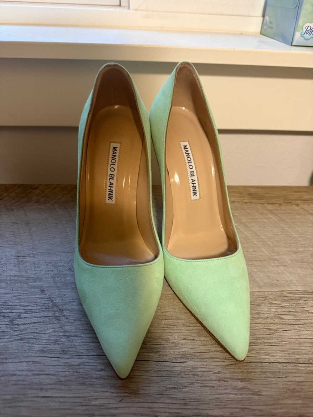 NWOT Manolo Blahnik BB Suede Pumps in mint green -35it